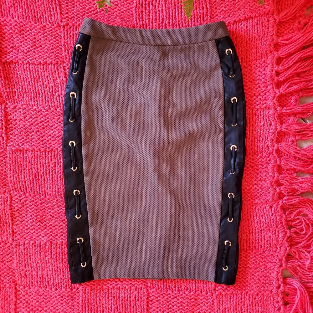 🛑SOLD🛑 BEBE brown bandage faux leather skirt - Picture 2 of 6